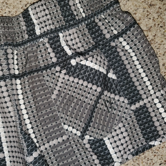 DC Athletic Workout Running Shorts - Picture 3 of 4